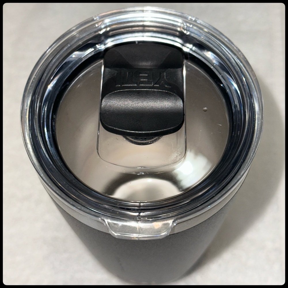 π₯π§YETI Black Stainless Steel 20oz Tumbler with Lid. One Owner. A- condition. ππΌ - Picture 9 of 16